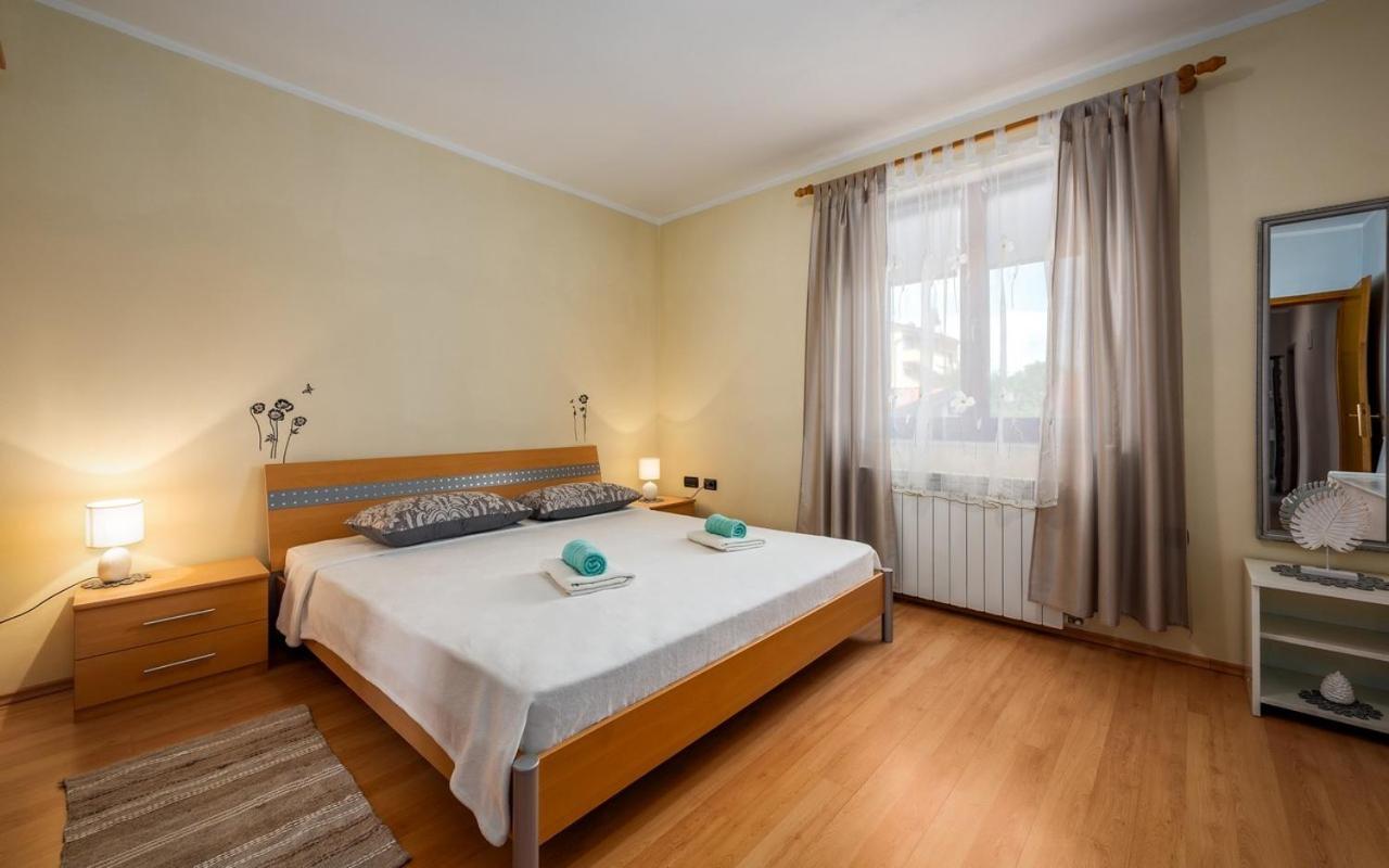 Iva House With Apartment Umag Exterior photo