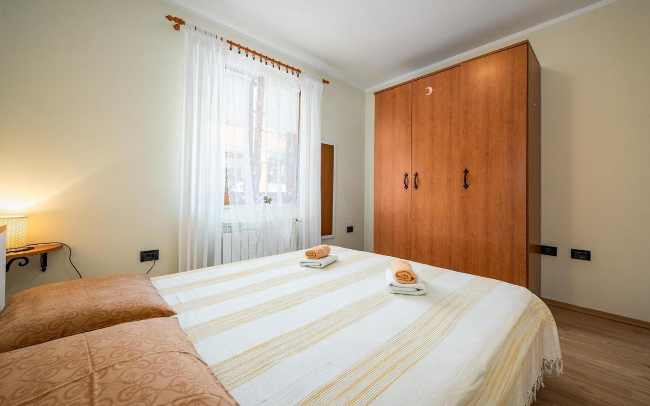 Iva House With Apartment Umag Exterior photo