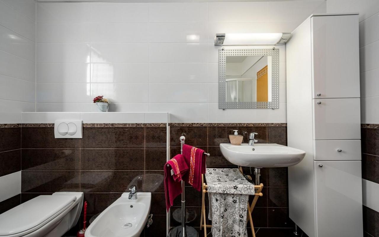 Iva House With Apartment Umag Exterior photo